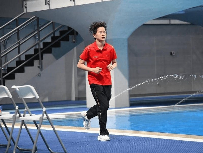 JackeyLove重返赛场，领先优势明显首场状态出色，SKT观众沸腾！